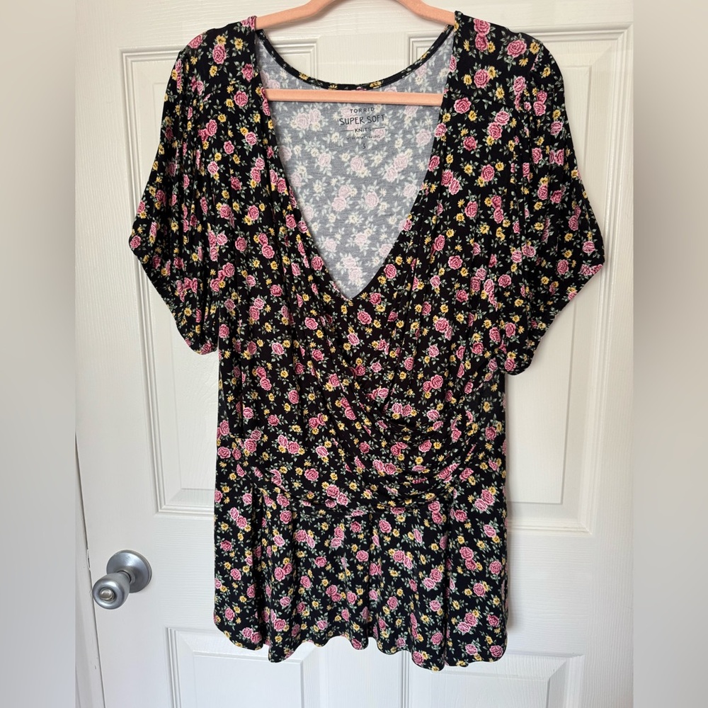 Torrid Super Soft Floral Top. Size 3